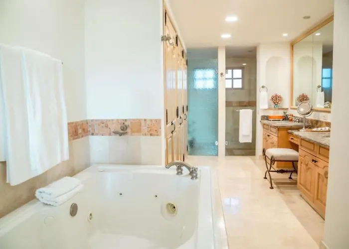 Beachfront, Premium Ocean View, 5 Star, Vle 1604 Holiday home